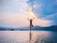 Review nhẹ quán cafe hồ trên mây Đà Lạt cực chill trong thời tiết này