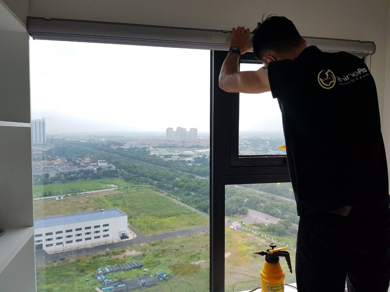 Hướng dẫn thi công dán kính chống nắng tại nhà